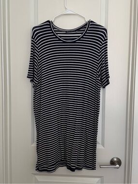 Brandy Melville | Dresses | Brandy Melville Jada Dress With An Open Back |  Poshmark